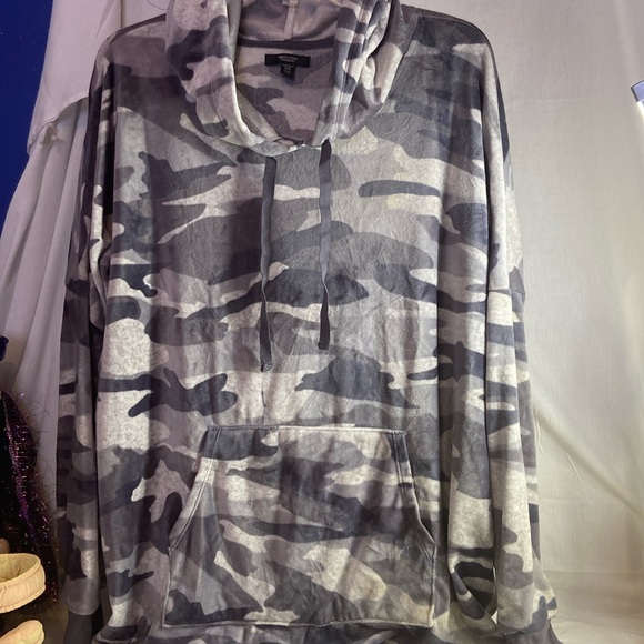 Simply Vera VeraWang  grey camouflage long sleeve light weight hoodie - Picture 1 of 4